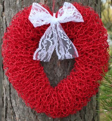 Heart wreath with thin paper yarn